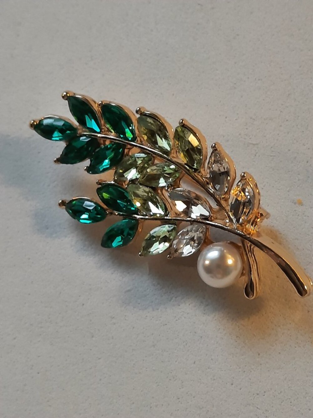 Brand New Crystal Beads And Rhinestones Brooch